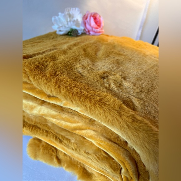 Anthropologie Sophie Faux Fur Throw Blanket - Picture 6 of 8